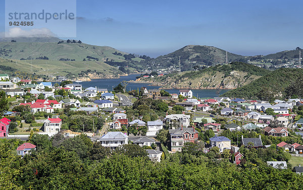 Blick auf Siedlung Port Chalmers  Dunedin  Südinsel  Neuseeland