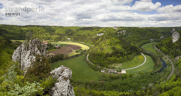 Blick vom Petersfelsen auf das Donautal bei Beuron  Baden-Württemberg  Deutschland  Europa
