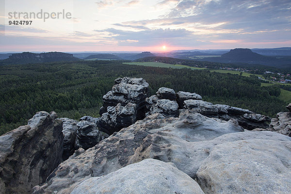 Sonnenuntergang auf dem Gohrisch im Elbsandsteingebirge  Sachsen  Deutschland  Europa