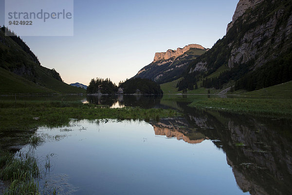 Abendstimmung am Seealpsee im Alpstein  Appenzell  Schweiz  Europa