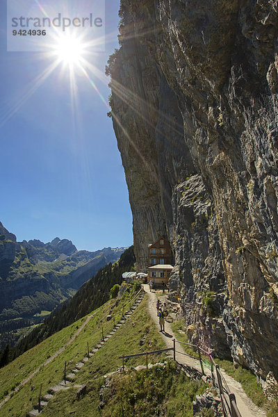 Blick zum Berggasthaus Äscher und Altmann mit Sonne bei der Ebenalp im Alpstein  Schweiz  Europa