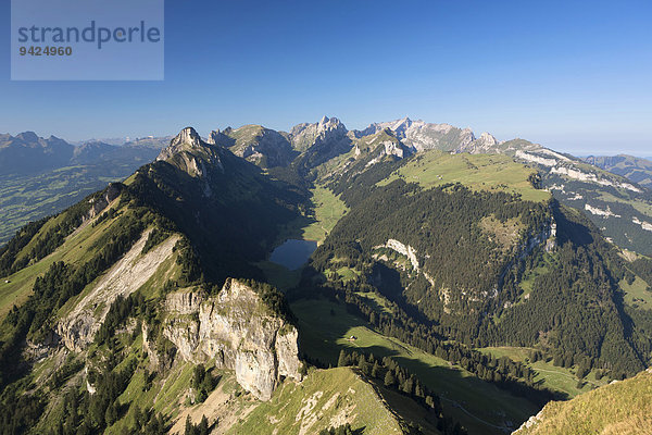 Blick vom Hohen Kasten auf den Alpstein mit Sämtisersee  Appenzell  Schweiz  Europa