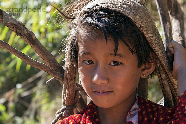 Mädchen der Volksgruppe der Palaung  Portrait  Taung Ni Village  bei Kalaw  Shan State  Myanmar