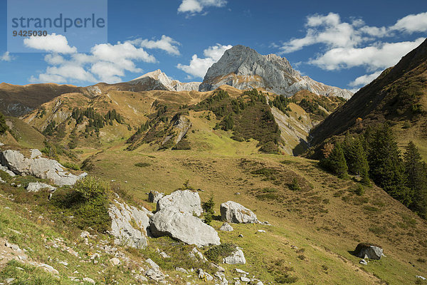 Blick zur Wildgrubenspitze am Spullersee im Vorarlberg  Österreich  Europa