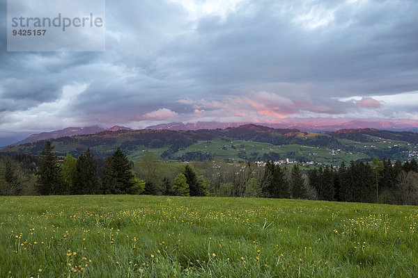 Wolkenstimmung über dem Berg Kaien  Rehetobel  Appenzeller Vorland  Kanton Appenzell Ausserrhoden  Schweiz
