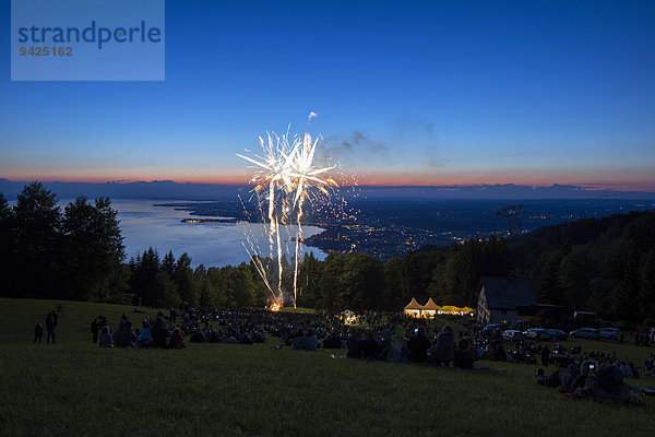 Sonnenwendfeier mit Feuerwerk auf dem Pfänder  hinten der Bodensee  bei Bregenz  Vorarlberg  Österreich
