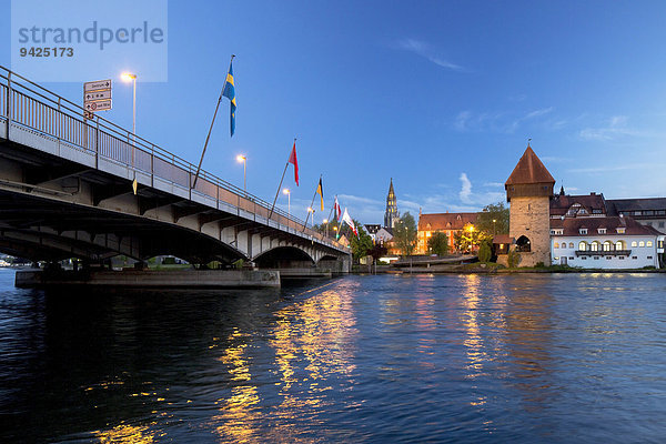 Abendstimmung bei der alten Rheinbrücke und Münsterblick  Bodensee  Konstanz  Baden-Württemberg  Deutschland