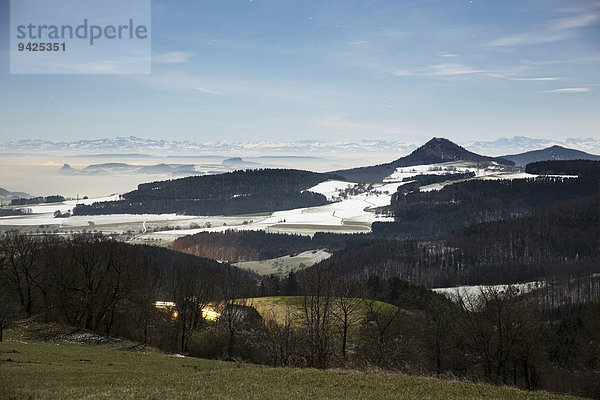 Vollmondnacht mit Sternen vom Hegaublick mit den Hegauvulkanen  Hohenhewen  Hohenstoffel  Hohentwiel  Hohenkrähen  Hegau  Baden-Württemberg  Deutschland