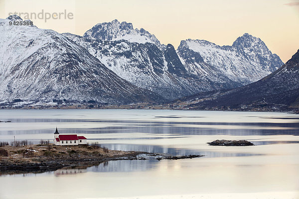 Winterstimmung am Austnesfjord  Lofoten  Norwegen