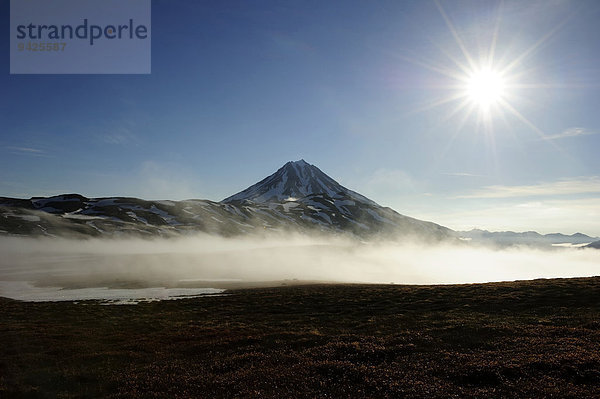 Der erloschene Vulkan Tolmachev Dol im Morgenlicht  Kamtschatka  Russland