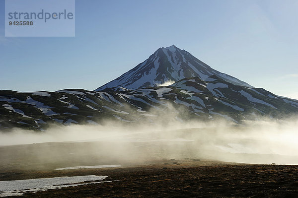 Der erloschene Vulkan Tolmachev Dol im Morgenlicht  Kamtschatka  Russland