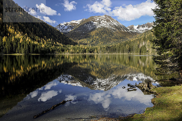 Etrachsee mit Spiegelung  Krakautal  Steiermark  Österreich