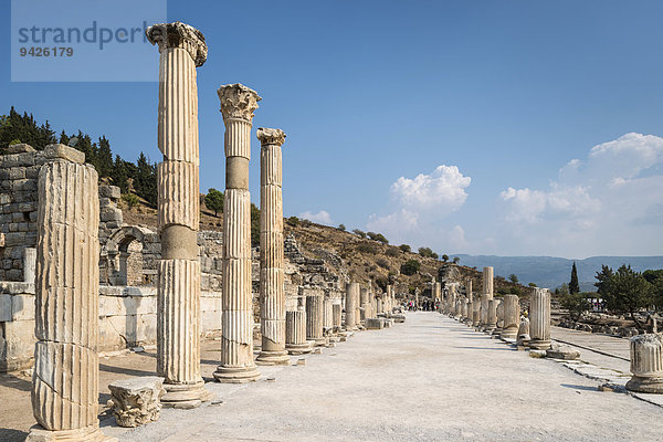 Säulenreihen  obere Agora  Festplatz und Versammlungsplatz  antike Stadt Ephesus  UNESCO Weltkulturerbe  Selçuk  Provinz ?zmir  Türkei