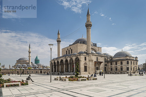 Selimiye-Moschee  hinten Mevlana-Kloster und Mausoleum  Wahrzeichen der Stadt und Wallfahrtsort der Sufisten  Aziziye Mh.  Konya  Türkei