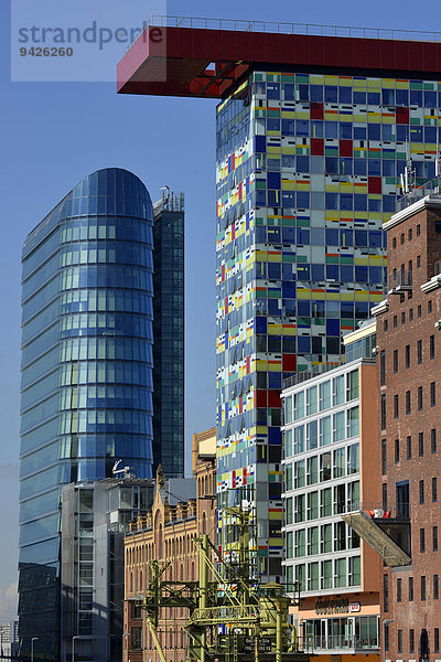 Colorium Gebäude mit Innside Hotel  Medienhafen  Düsseldorf  Nordrhein-Westfalen  Deutschland