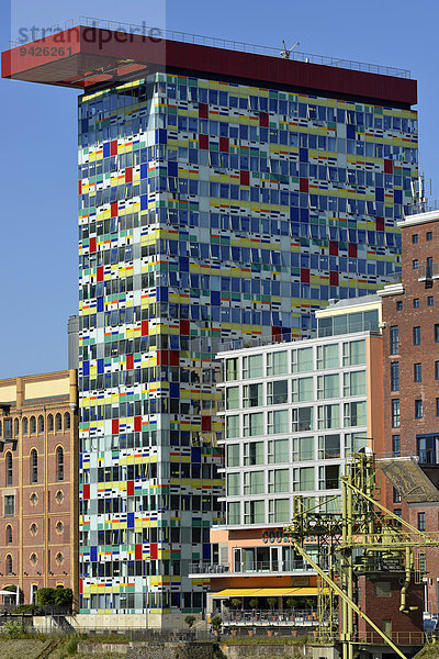 Colorium Gebäude mit Innside Hotel  Medienhafen  Düsseldorf  Nordrhein-Westfalen  Deutschland