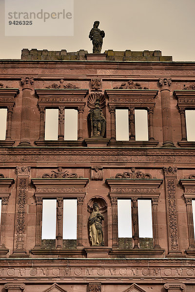 Reich verzierte Eingangsfassade des Ottheinrichsbaus  Schloss  Heidelberg  Baden-Württemberg  Deutschland