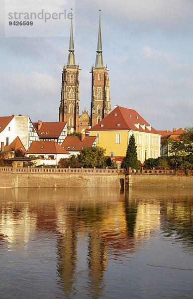 Fluss Oder mit Dominsel Ostrów Tumski  Breslauer Dom oder Kathedrale St. Johannes des Täufers  und die Erzbischöfliche Residenz  Breslau  Polen