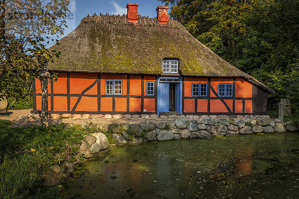 Das typisch dänische Haus eines Schmieds aus dem Jahr 1845  Freilichtmuseum  Frilandsmuseet  Lyngby  Dänemark