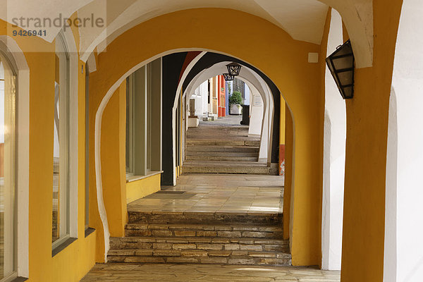 Arkaden in der Altstadt  Wasserburg am Inn  Chiemgau  Oberbayern  Bayern  Deutschland