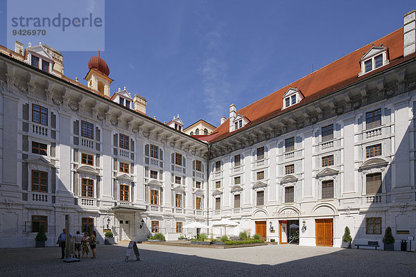 Innenhof von Schloss Esterhazy  Eisenstadt  Burgenland  Österreich