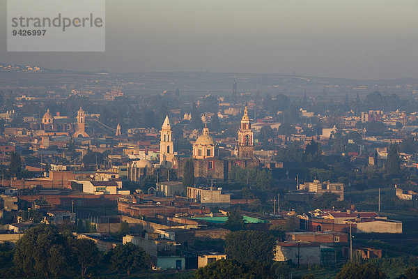 Die Stadt Cholula im ersten Morgenlicht  Cholula  Puebla  Mexiko