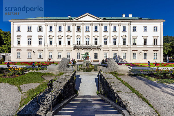 Schloss Mirabell und Mirabellgarten mit Pegasusbrunnen  Stadt Salzburg  Österreich