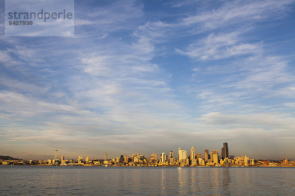 Skyline von Seattle in der Abendsonne  Seattle  Washington  USA