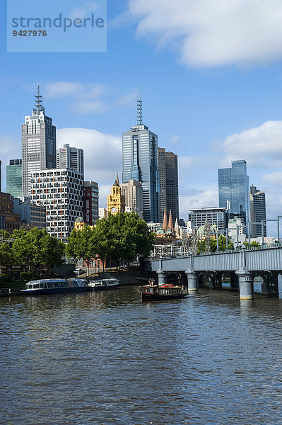 Hochhäuser am Yarra River  Melbourne  Victoria  Australien