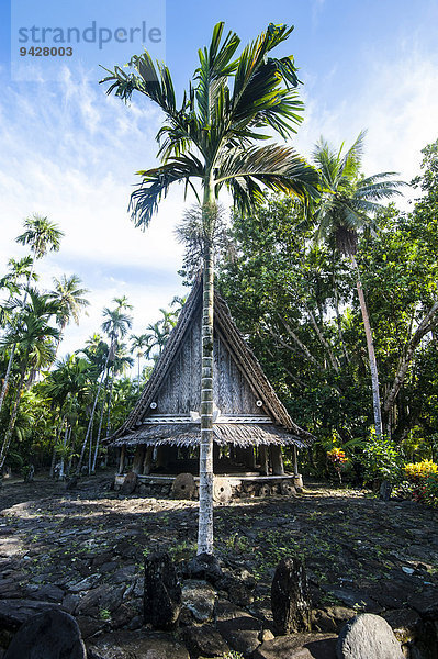 Traditionelles Haus in einem Dorf  Insel Yap  Westkarolinen  Mikronesien