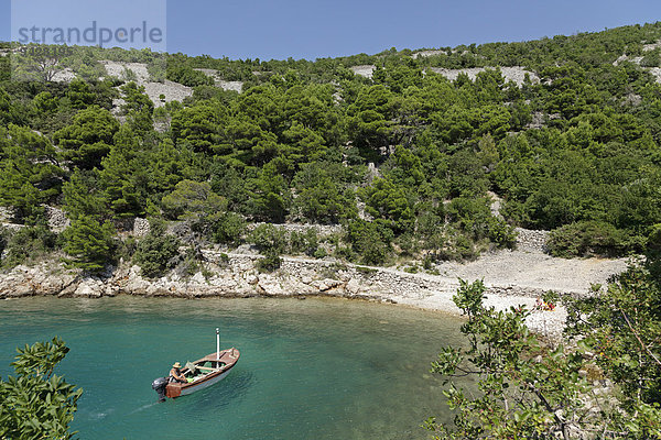 Strand in einer Bucht  bei Donja Klada  Kvarner Bucht  Kroatien