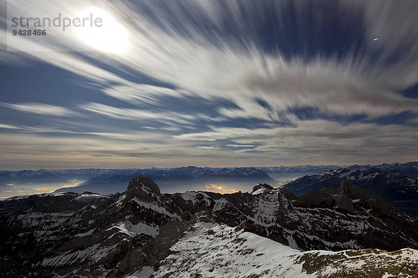 Vollmond in den Schweizer Ostalpen im Alpstein mit Blick zum Altmann vom Säntis  Schweiz  Europa