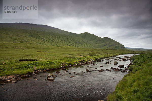 Fluss in den schottischen Highlands  Schottland  Großbritannien  Europa