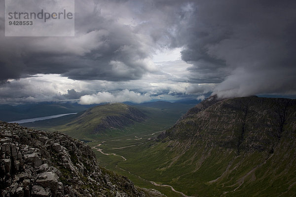 Blick auf das Glen Coe  Highland  Schottland  Großbritannien  Europa