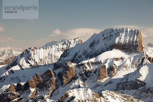 Blick zum Sichelkamm mit Gamsberg in der Ostschweiz  Schweiz vom Chäserrugg im Toggenburg im Winter  Schweiz  Europa