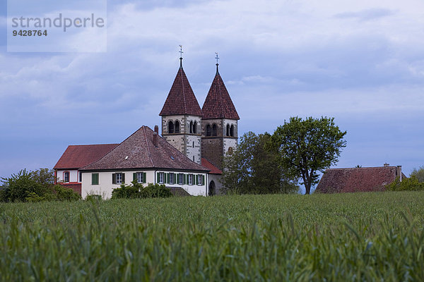 Kirche St. Peter und Paul im Abendlicht  Insel Reichenau  Bodensee  Schwarzwald  Baden-Württemberg  Deutschland  Europa