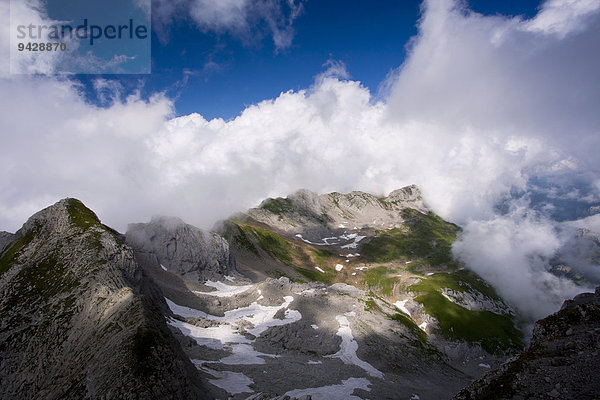 Wolkenstimmung im Alpstein vom Säntis aus beobachtet  Appenzell  Schweizer Alpen.