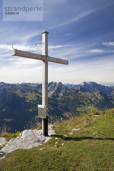 Gipfelkreuz vom Leistkamm im Toggenburg in den Schweizer Alpen  Schweiz  Europa