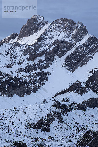 Blick zum verschneiten Altmann im Alpstein  Schweizer Alpen  Schweiz  Europa