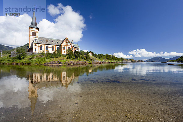 Die berühmte Kirche in Vagan auf den Lofoten  Norwegen  Skandinavien  Europa  ÖffentlicherGrund