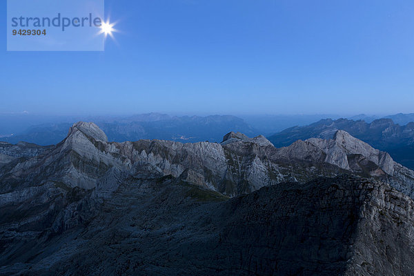 Blaue Stunde mit Vollmond im Alpstein vom Säntis  Schweizer Alpen  Schweiz  Europa