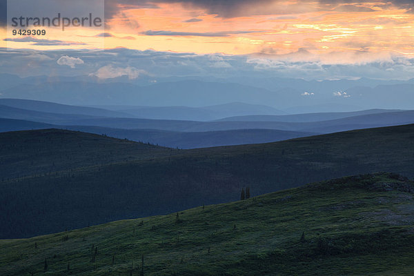 Morgenstimmung im Goldgräbergebiet am Taylor Highway an der Grenze von Alaska und Kanada  Nordamerika