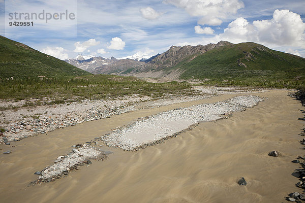 Fluss in der Alaska Range einem Gebirge in Alaska  USA