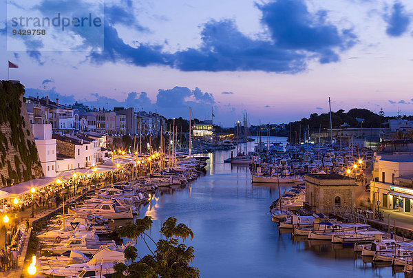Abendstimmung im Hafen von Ciutadella  Ciudadela  Menorca  Balearen  Spanien