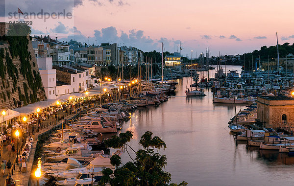 Abendstimmung im Hafen von Ciutadella  Ciudadela  Menorca  Balearen  Spanien