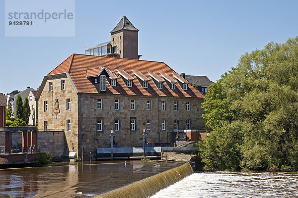 Das Emswehr mit der barocken Mühle  Rheine  Münsterland  Nordrhein-Westfalen  Deutschland