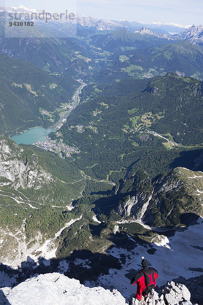 Basejumper  Alleghe  Dolomiten  Italien  Europa