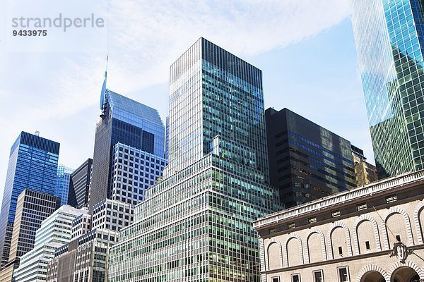 Bürogebäude und Wolkenkratzer im Financial District  Manhattan  New York  USA