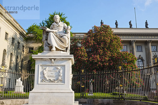 Wilhelm von Humboldt-Denkmal  Unter den Linden  Berlin  Deutschland  Europa