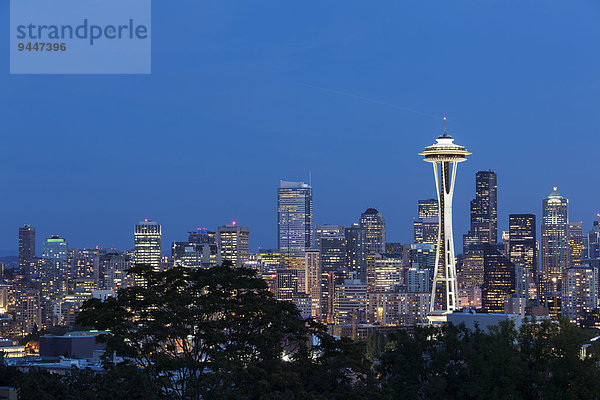 Skyline von Downtown Seattle mit Space Needle  Seattle  Washington  USA  Nordamerika